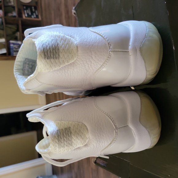 Jordan 11 "Silver Anniversary" - Picture 3 of 5